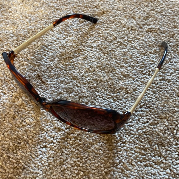 NEW- Tortoise Jackie-o Sunglasses - Picture 7 of 10